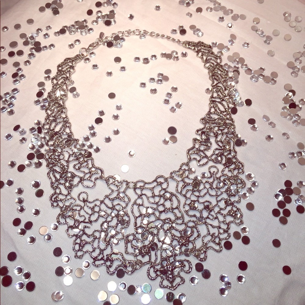 Metallic lace necklace